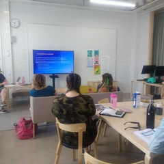 Eräällä naisten uinninvalvojakoulutuksen teoriaosuuksista Eräällä naisten uinninvalvojakoulutuksen teoriaosuuksista